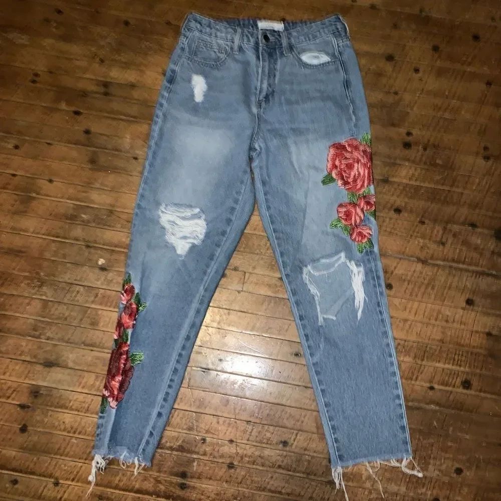Cello embroidered roses distressed size 1 high waist mom jeans